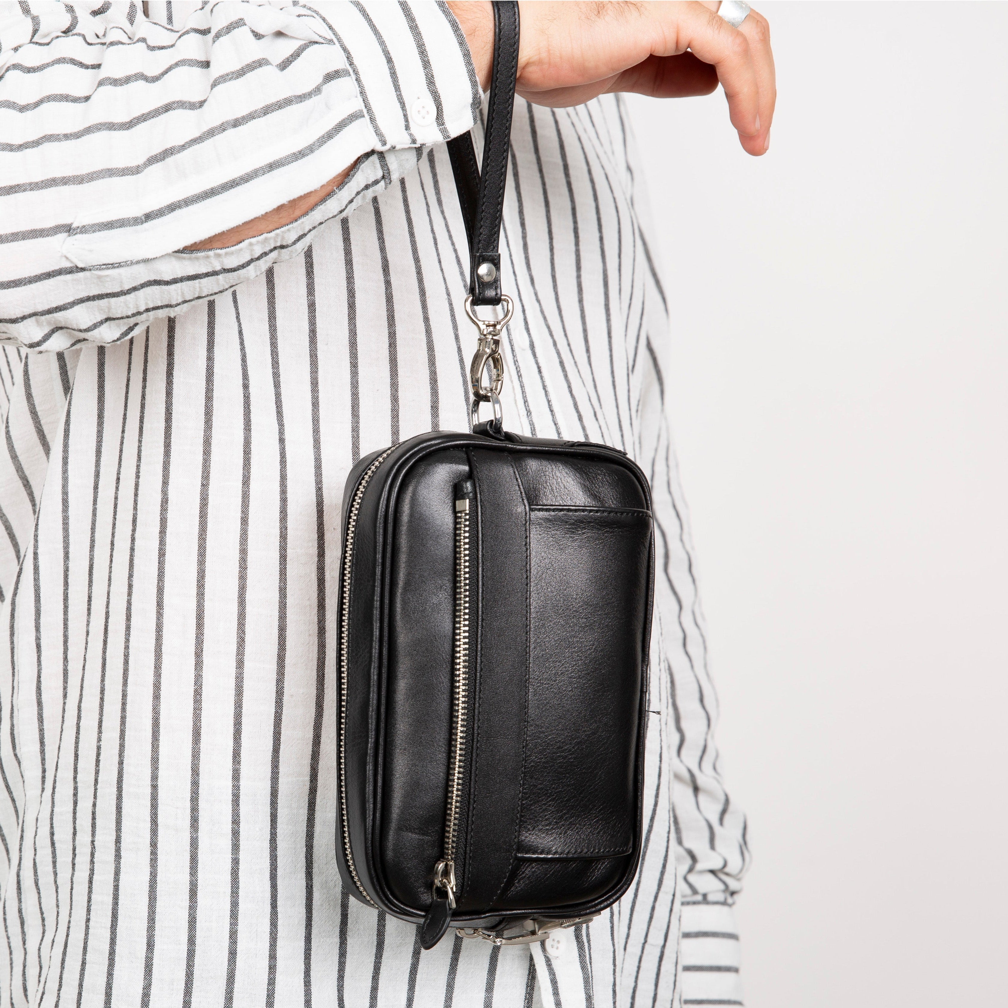 Fresno Leather Clutch – Secure Travel Wallet with Lock